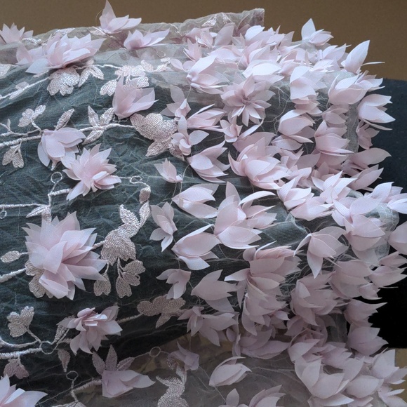 Kate Landry blush flower cape - Picture 4 of 5